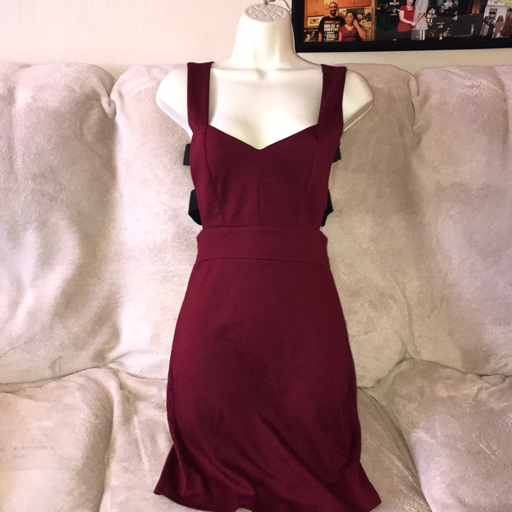 Foreign Exchange Small red and black dress 💕